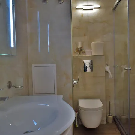Center Gramophone With Private Parking Apartament Burgas City