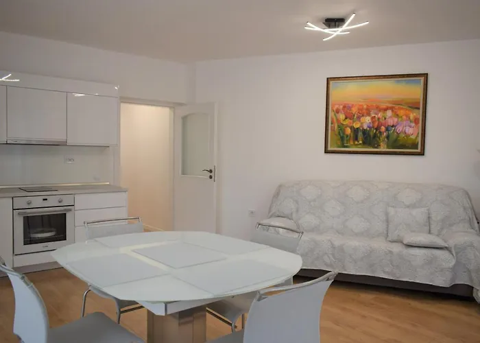 Apartment Center Gramophone With Private Parking Burgas City