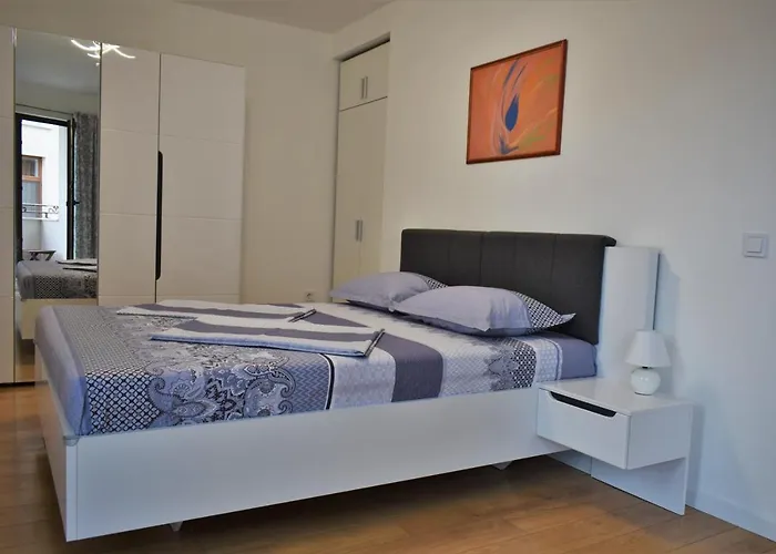 Center Gramophone With Private Parking Apartment