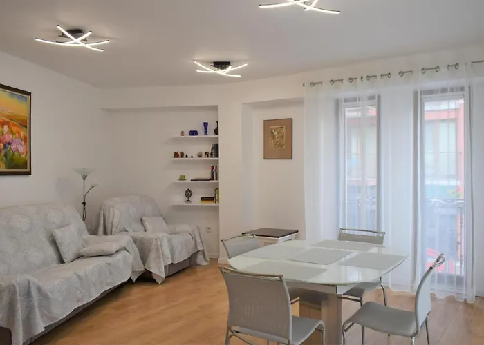 Center Gramophone With Private Parking Burgas City