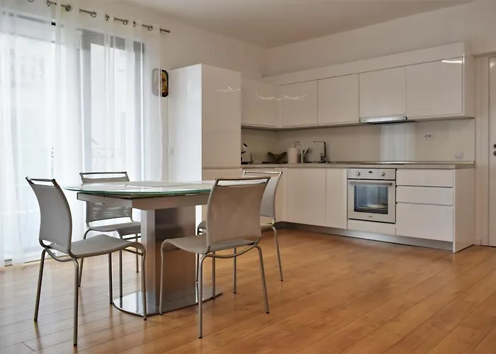 Center Gramophone With Private Parking Apartment Burgas City