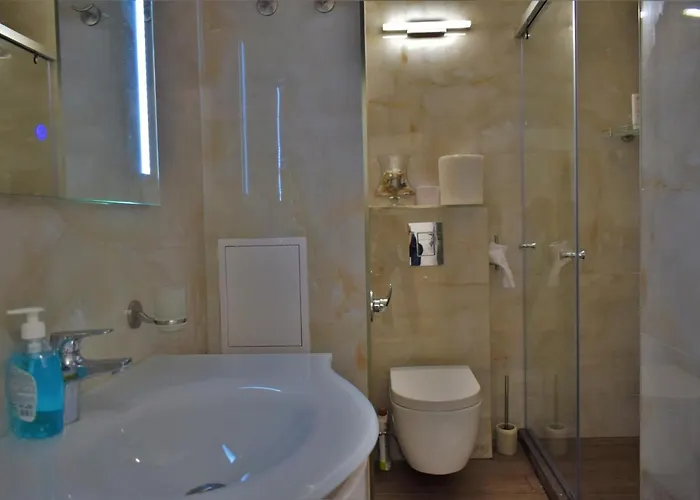 Center Gramophone With Private Parking Apartment Burgas City