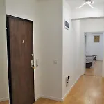 Center Gramophone With Private Parking *