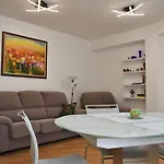 Center Gramophone With Private Parking بورغاس