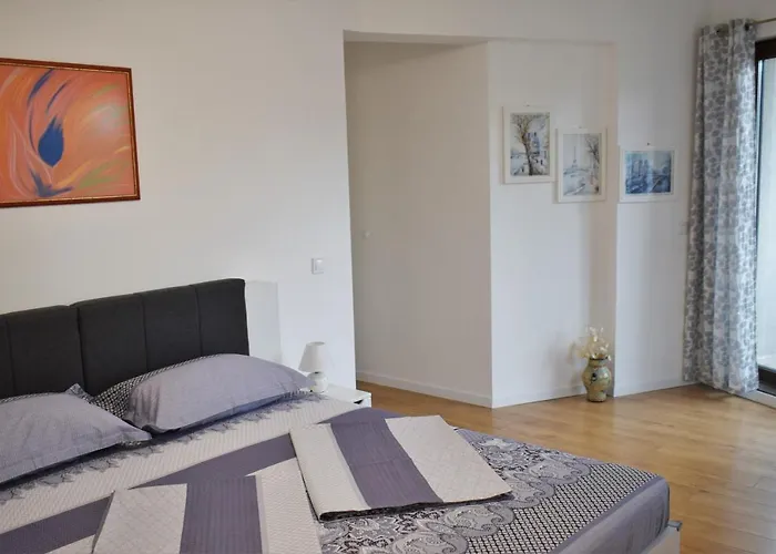 Center Gramophone With Private Parking Апартамент *